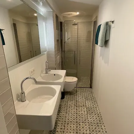 28a5 With Free Parking Place بيت ضيافة أمستردام