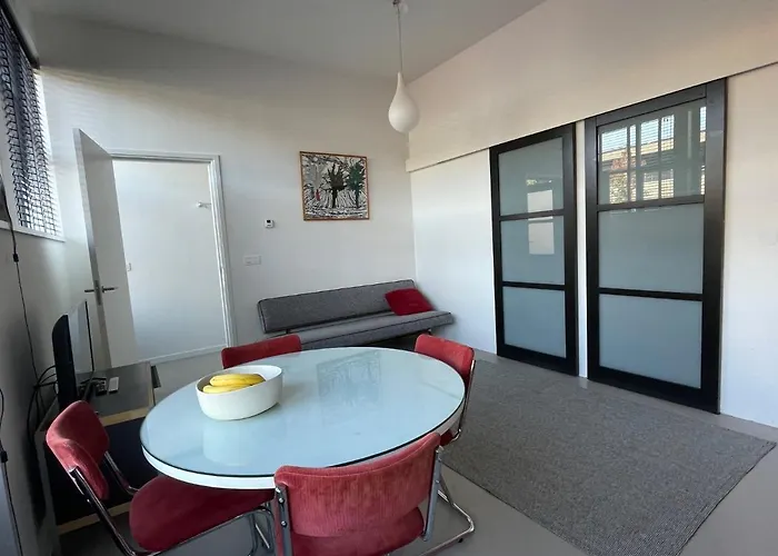 Pensión 28a5 With Free Parking Place 4*